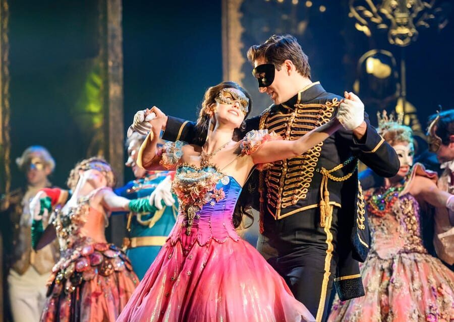Vienna: Musical Tickets THE PHANTOM OF THE OPERA - The Chandelier Scene: The Moment That Changes the Whole Atmosphere