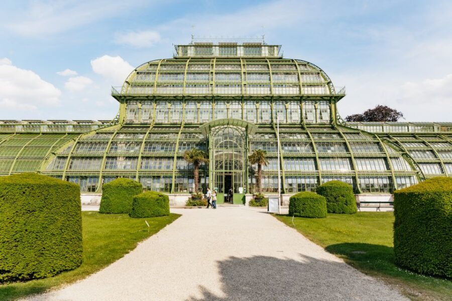 Vienna: Panorama Train Tickets to explore Schönbrunn Palace - Comfort, Crowds, and Mobility: When the Train Is the Right Choice