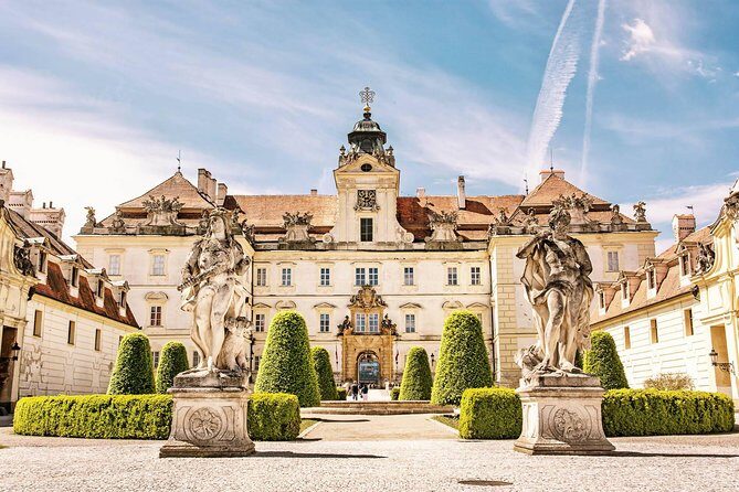 Vienna-Prague One-Way Sightseeing Tour Bus - Who this tour suits best (and who should think twice)