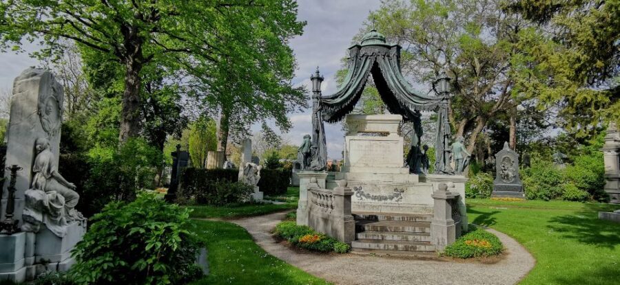 Vienna: Private Walking Tour of the Central Cemetery - Meeting Point at the 2nd Gate (How to Start Smoothly)