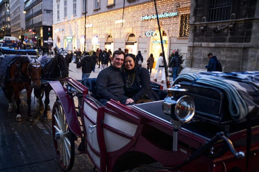 Vienna: Professional Proposal Photographer - Photo Delivery: 60–100 High-Res Images and Retouching
