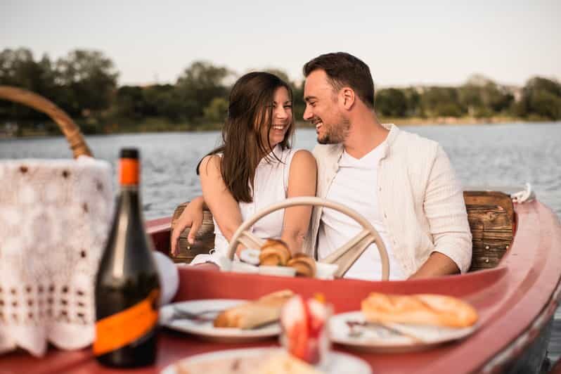 Vienna: Retro Boat Tour on the Danube River with Picnic - Price and Value: Is $176 for a Private Boat Worth It?