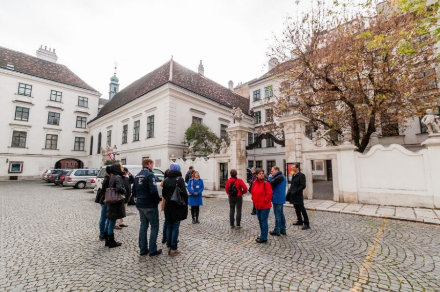 Vienna: Romantic Old Town 2-Hour Discovery Tour - Why Meet at the Anchor Clock on Hoher Markt