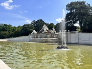 Vienna: Schönbrunn Palace & Garden Skip-the-Line Guided Tour - Meeting point at 2:15 PM: how not to lose time before you even start