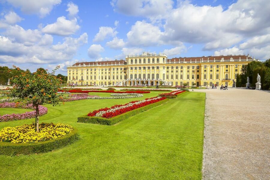 Vienna: Schönbrunn Palace & Gardens Skip-the-Line Tour - Entering Schönbrunn at Ehrenhof Fountain (and why that matters)