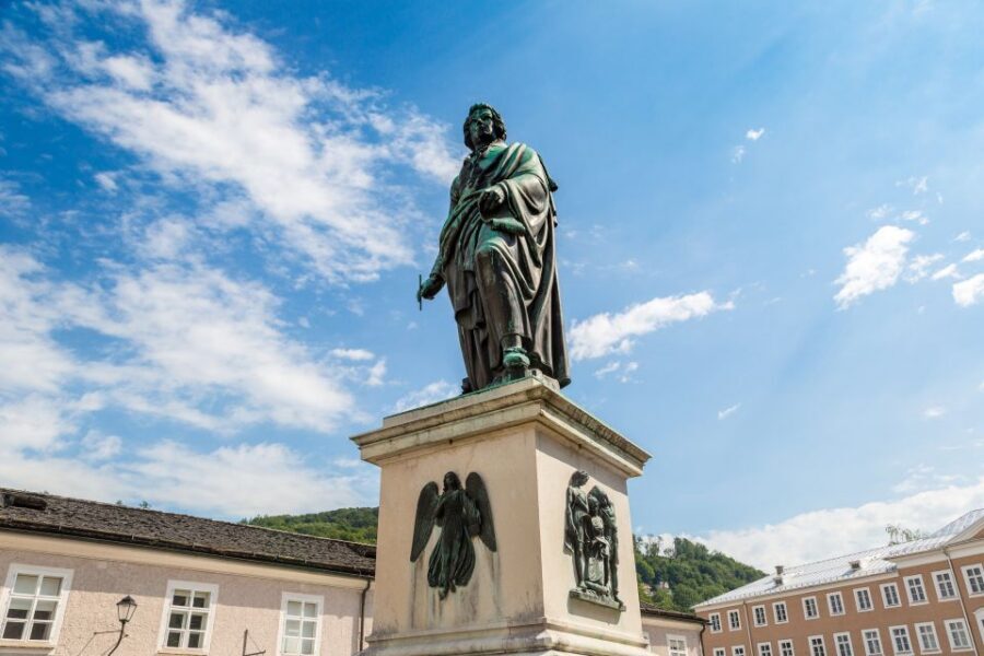 Vienna: Self-Guided Audio Walking Tour on Your Phone - How the offline audio tour works on your phone