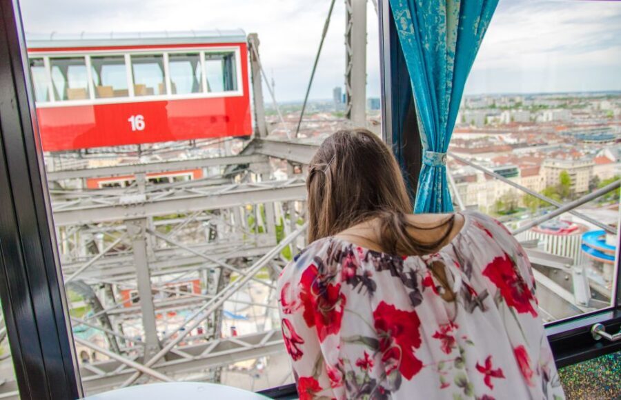 Vienna: Skip-the-cashier-desk-line Giant Ferris Wheel Ride - Picking the Right Time: Day Views, Sunset Color, and Winter Atmosphere