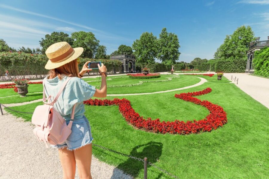 Vienna: Skip-the-Line Schönbrunn Palace & Gardens Tour - Winter visits: garden limits, weather changes, and Christmas-market swaps