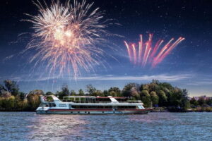 Vienna: Sunset Summer Cruise - MS Kaiserin Elisabeth: your floating dining room