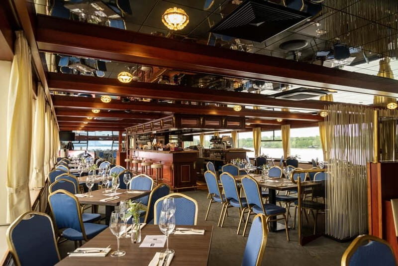 Vienna: Sunset Summer Cruise - Live music on the Danube: how the band changes the evening