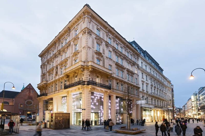 Vienna: Swarovski DIY Workshop Experience - Swarovski Kristallwelten Store Vienna: the setting for your crystal keepsake