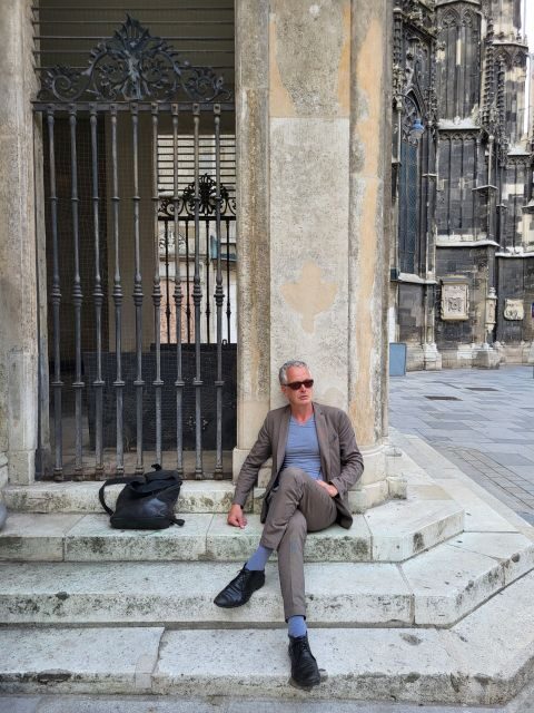 Vienna - the making of a Weltstadt - guided Citytour - Schottenkirche to Freyung: how the guide sets your bearings