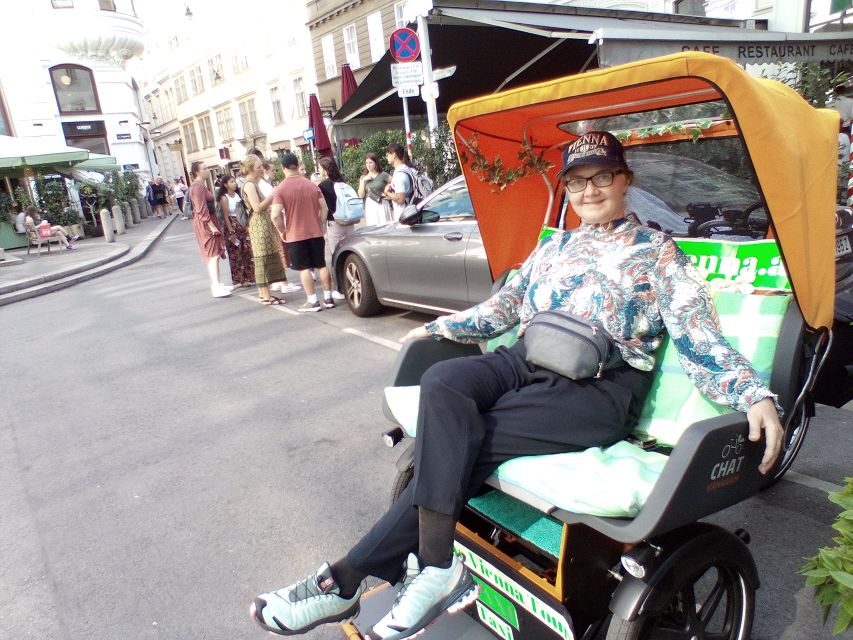 Vienna: Tour RAXI (electric rickshaw) 3 hours in Vienna - Hundertwasser House (1 Hour): Eco Design You Can Stand in Front Of