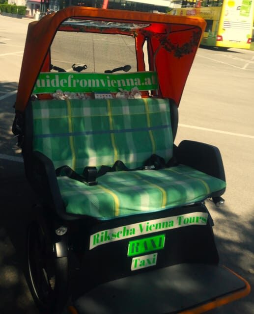 Vienna: Tour RAXI (electric rickshaw) 3 hours in Vienna - Historic Center of Vienna (2 Hours): Orientation + Architecture That You Can Actually See