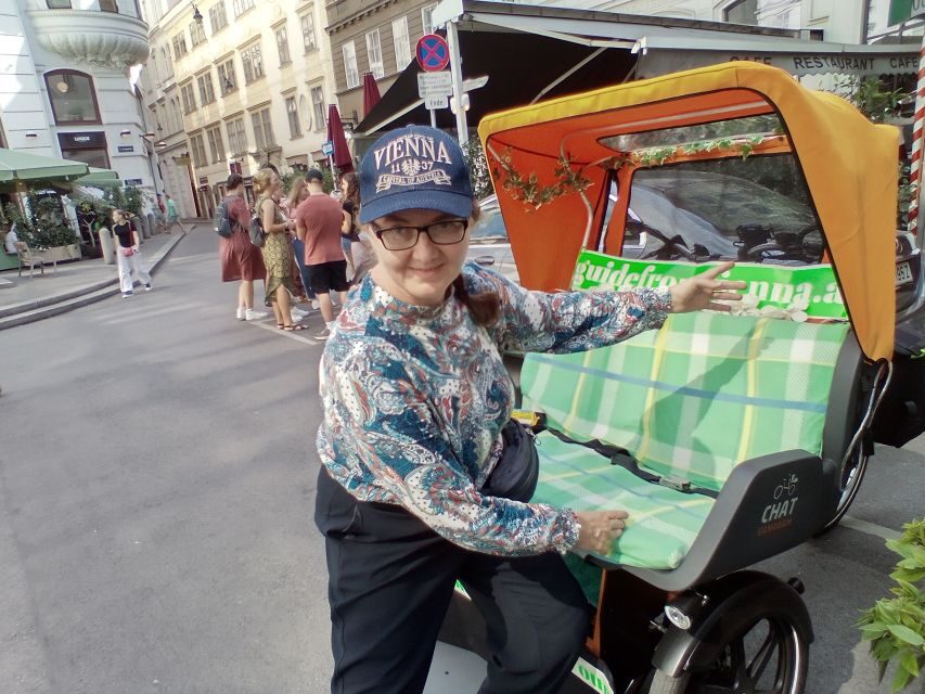 Vienna: Tour RAXI (electric rickshaw) 3 hours in Vienna - Danube Canal (1 Hour): Where Modern and Old Architecture Trade Places