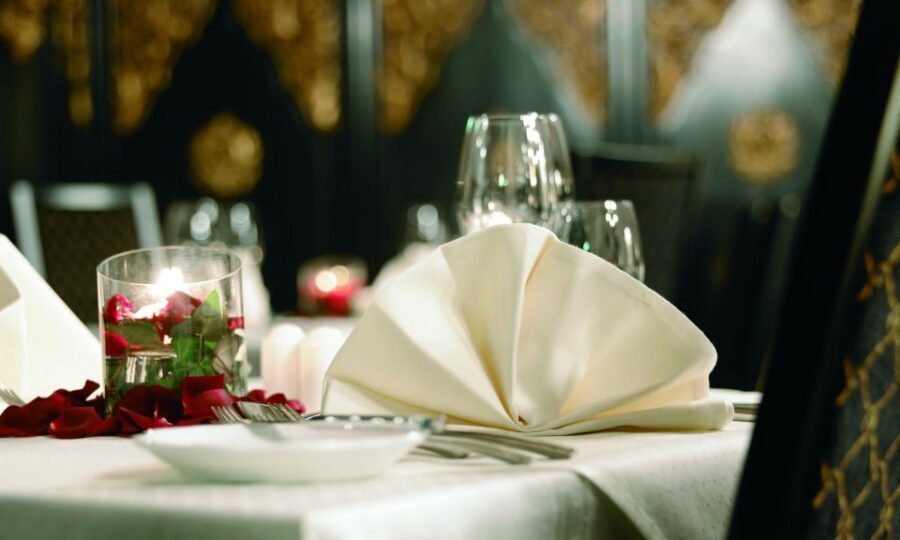 Vienna: Traditional Dinner Show at the Wiener Rathauskeller - Key Things To Know Before You Go