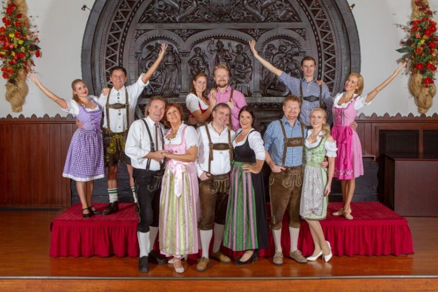 Vienna: Traditional Dinner Show at the Wiener Rathauskeller - Vienna Rathauskeller: Why This Venue Changes the Whole Night