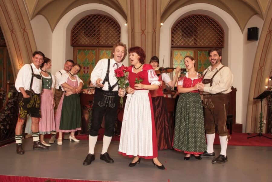 Vienna: Traditional Dinner Show at the Wiener Rathauskeller - The 3-Course Viennese Dinner: What’s Actually on the Plate