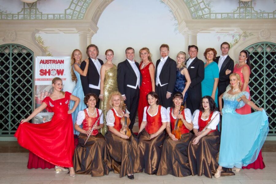 Vienna: Traditional Dinner Show at the Wiener Rathauskeller - Who This Dinner Show Is Best For
