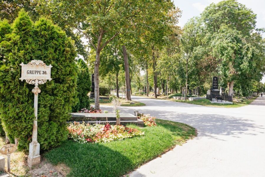 Vienna: Vienna Central Cemetery Guided Walking Tour - What 2 Hours Really Means on Foot
