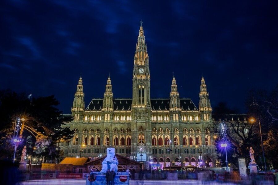 Vienna: Walking Tour of the Historic Ringstrasse - City Hall, Burgtheater, and the Culture Belt of the Ring