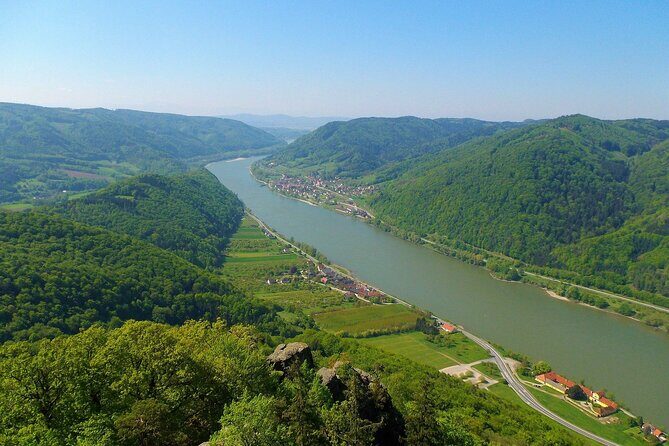 Wachau Valley Kayak & Wine Tour - Downriver Paddling Through West Wachau: How the Scenery Fits the Pace