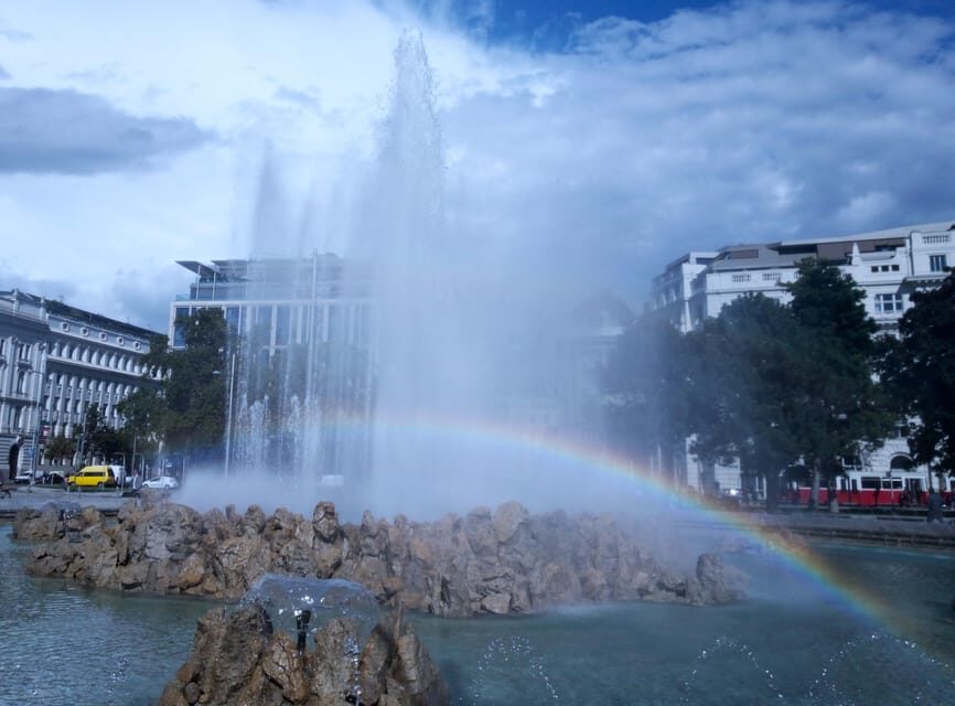 Wien: Tours with locals by public transport & walking - Belvedere Palace and garden time that feels like a reset