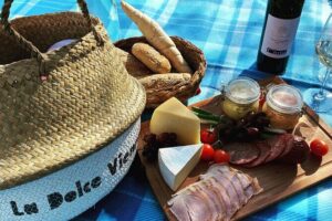Wine Picknick overlocking vienna - Your Ride in an Open Italian APE: Small Vehicle, Big Experience