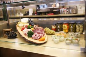 Wine Tasting at Schönbrunn Palace with optional Palace Ticket - The wine tasting: five pours, a snack, and real comparison